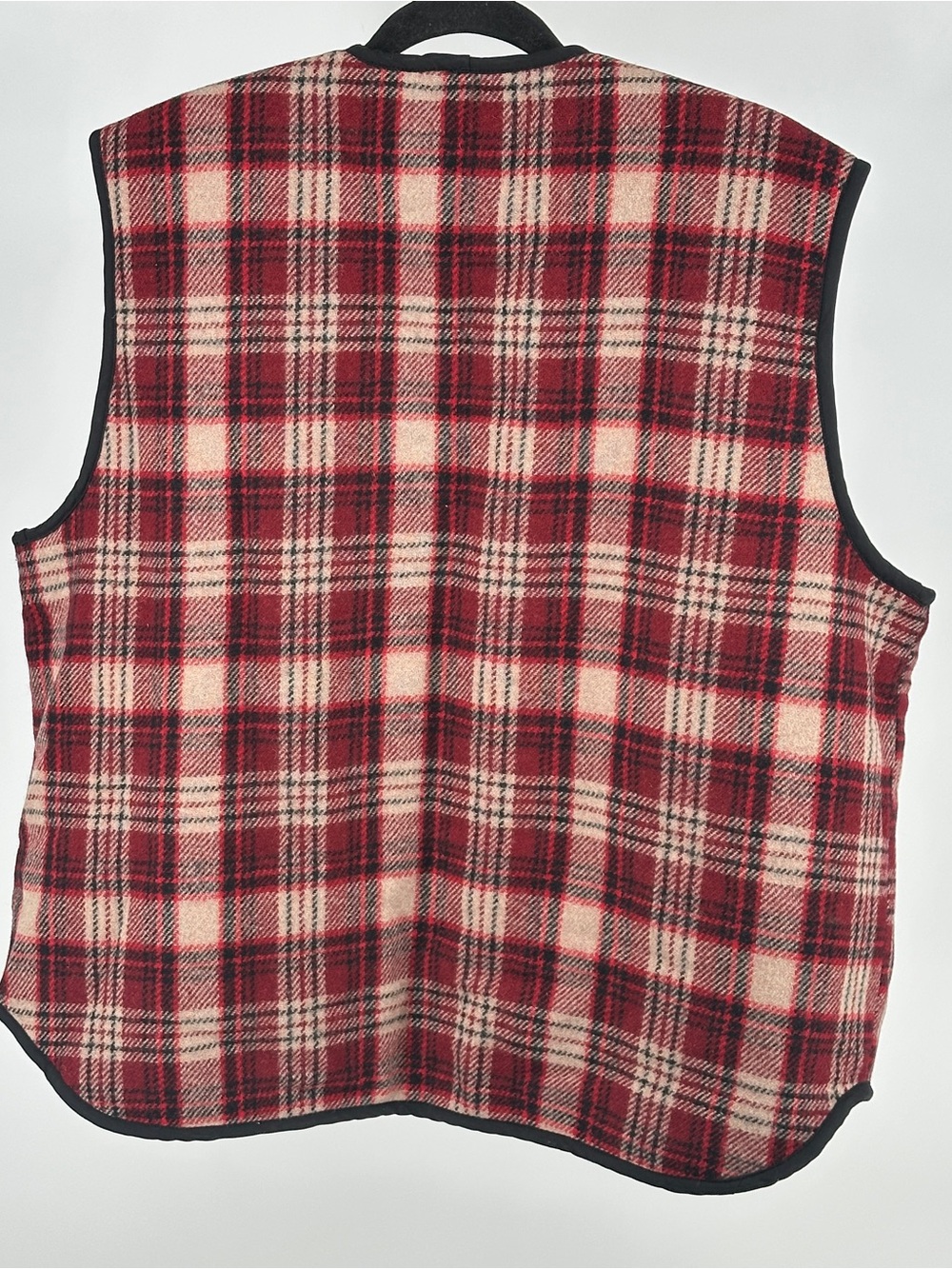 Men’s XL Woolrich Red and Cream Plaid Sherpa-Lined Zip Vest Cozy Outdoor - Picture 6 of 8